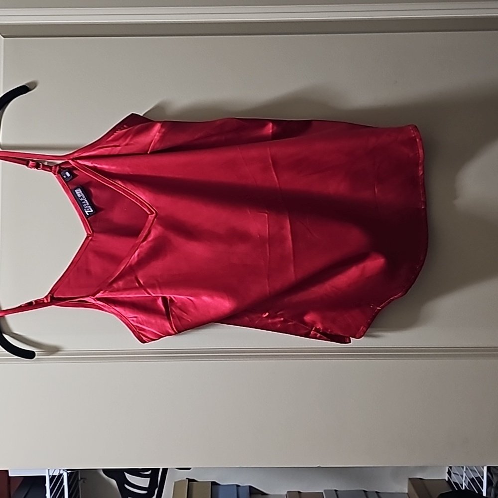 5 /$20 New York & Company red tank top